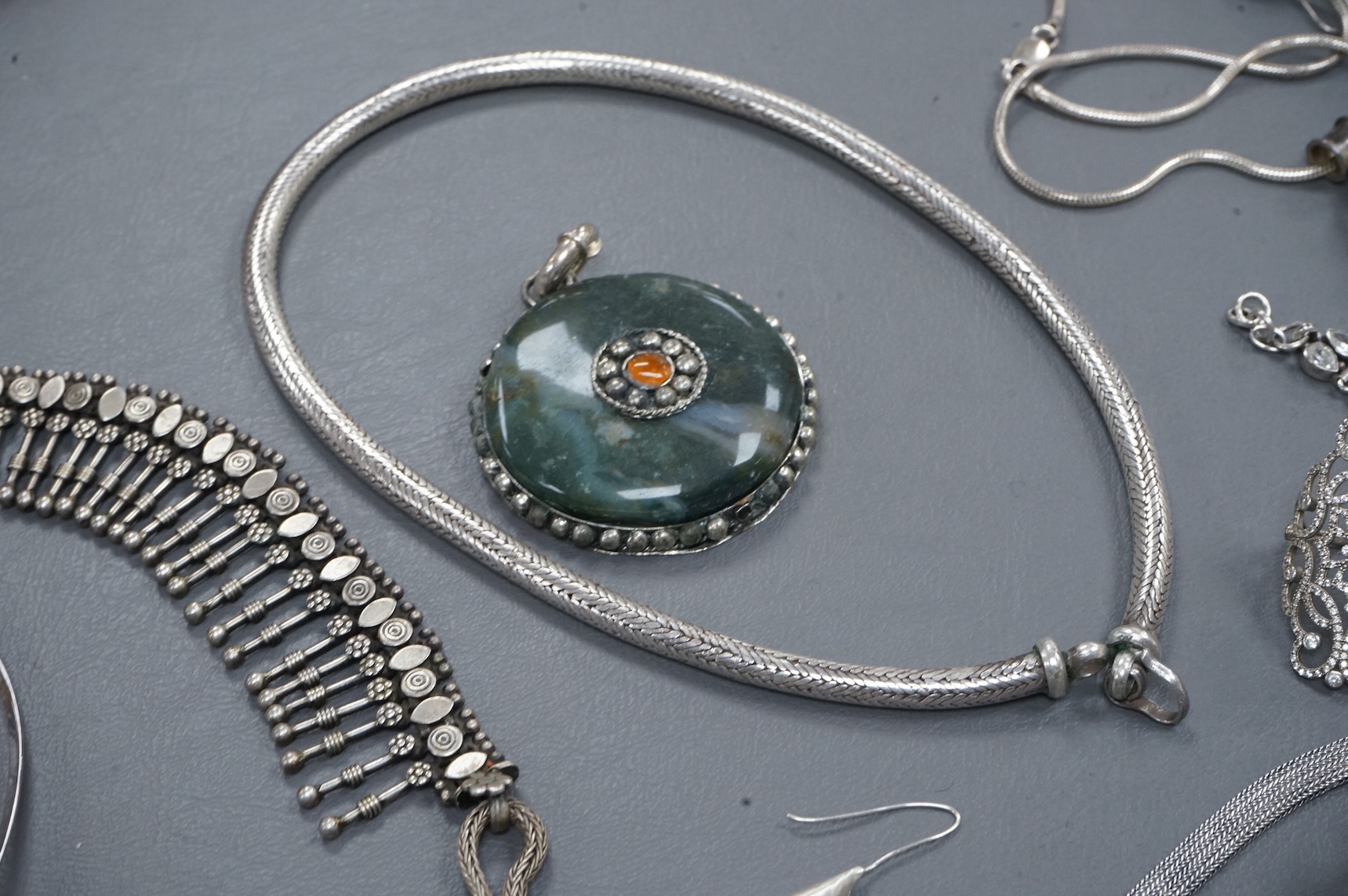 A quantity of assorted modern, silver, 925 and white metal jewellery, together with Butler & Wilson costume jewellery.